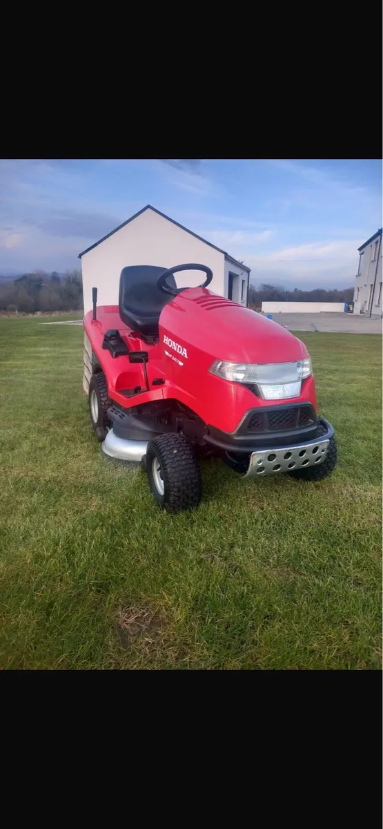 Ride on lawnmower - Image 1