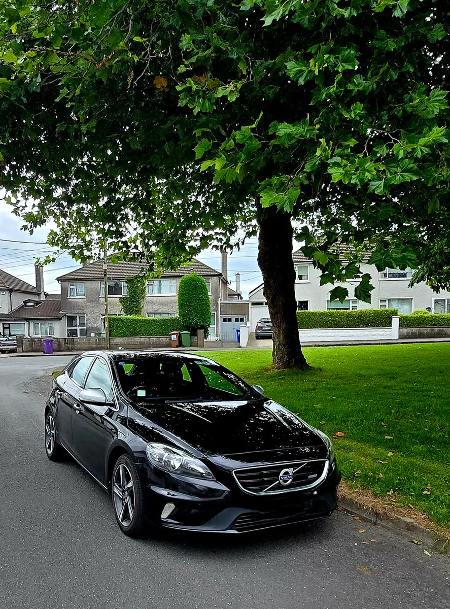 Volvo V40 R-Design Special Edition - Image 1