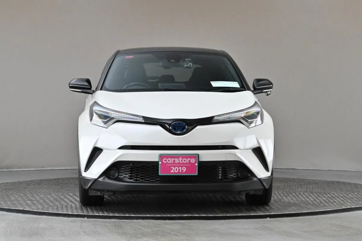 Toyota C-HR 1.8 Hybrid  2tone Roof reverse Cam 10 - Image 2