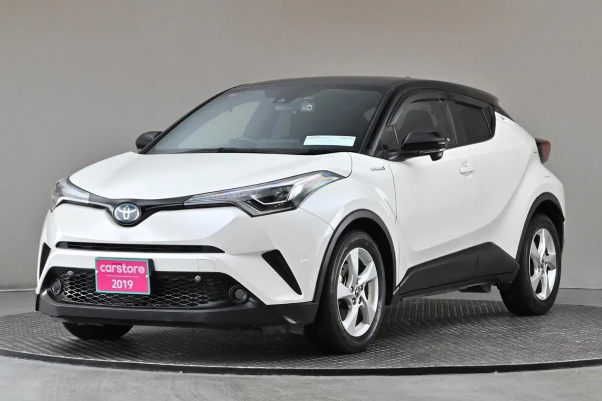 Toyota C-HR 1.8 Hybrid  2tone Roof reverse Cam 10 - Image 3