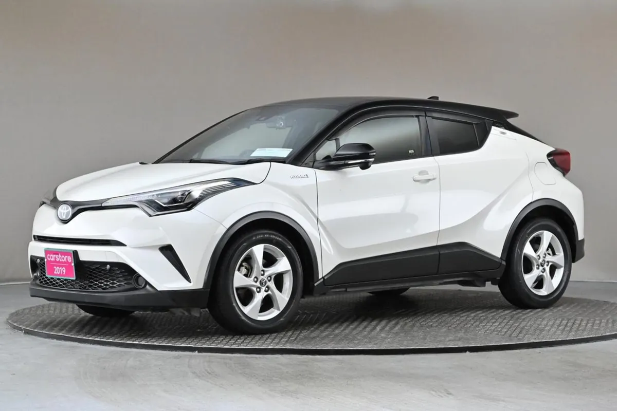 Toyota C-HR 1.8 Hybrid  2tone Roof reverse Cam 10 - Image 4