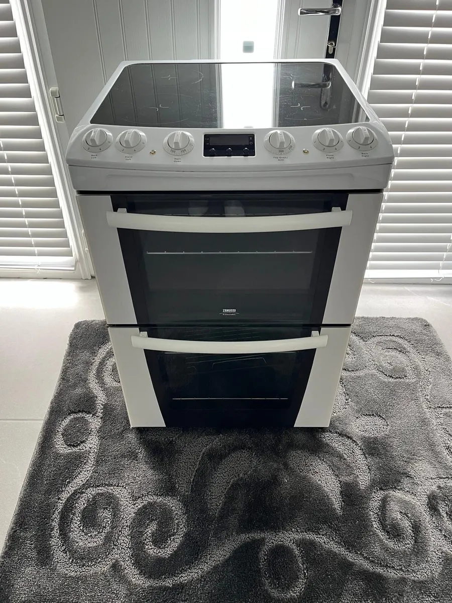 Zanussi 60cm wide double oven cooker - Image 2