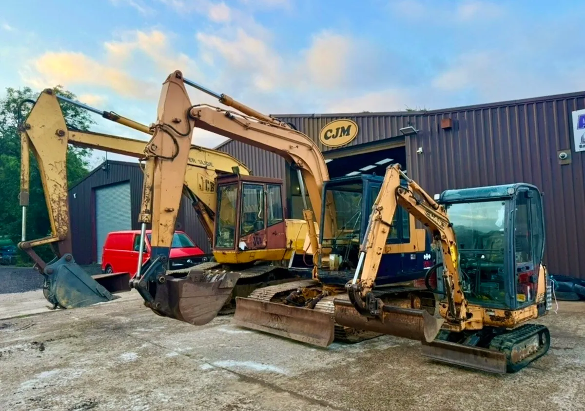 Diggers Excavators Loaders - Image 1