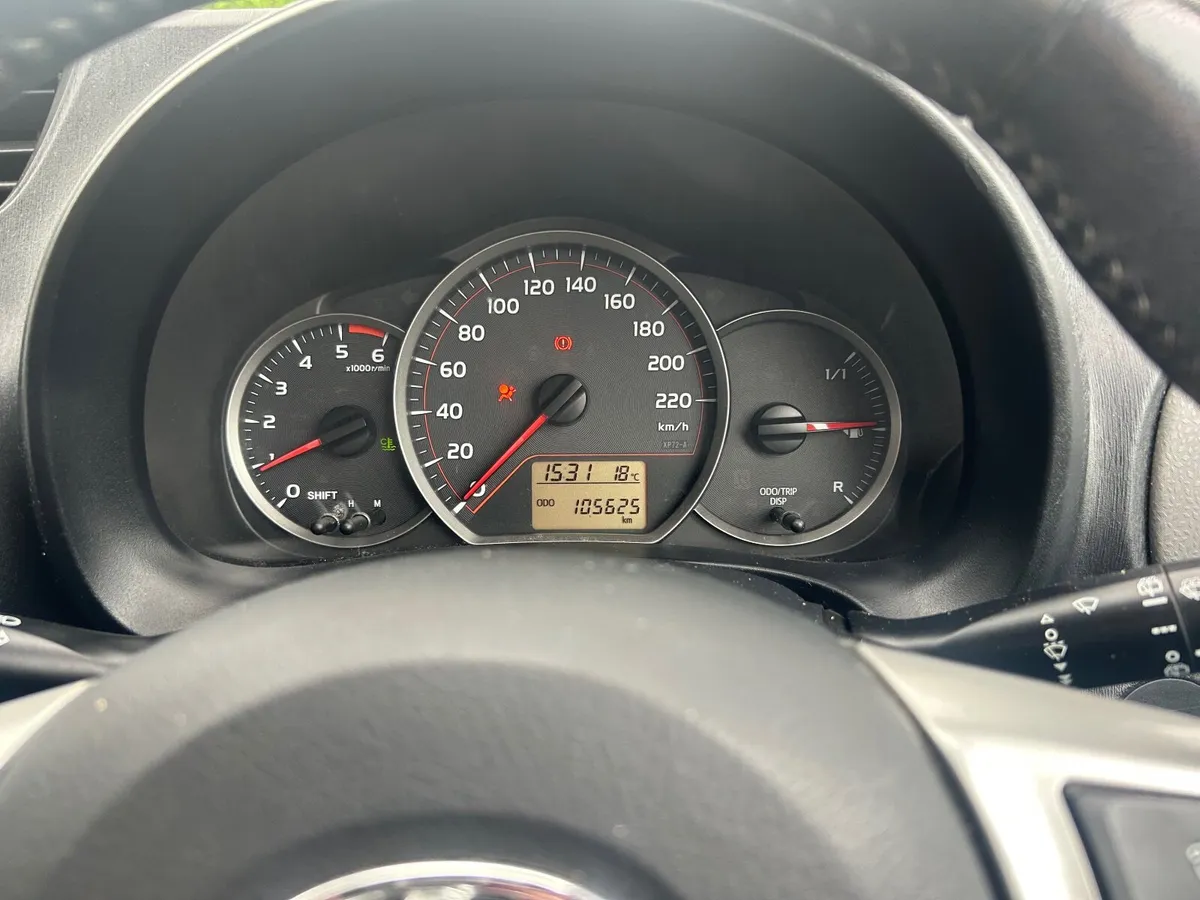 Toyota Yaris 2012 - Image 2