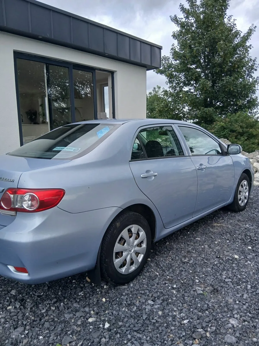 Toyota Corolla 2011 - Image 2
