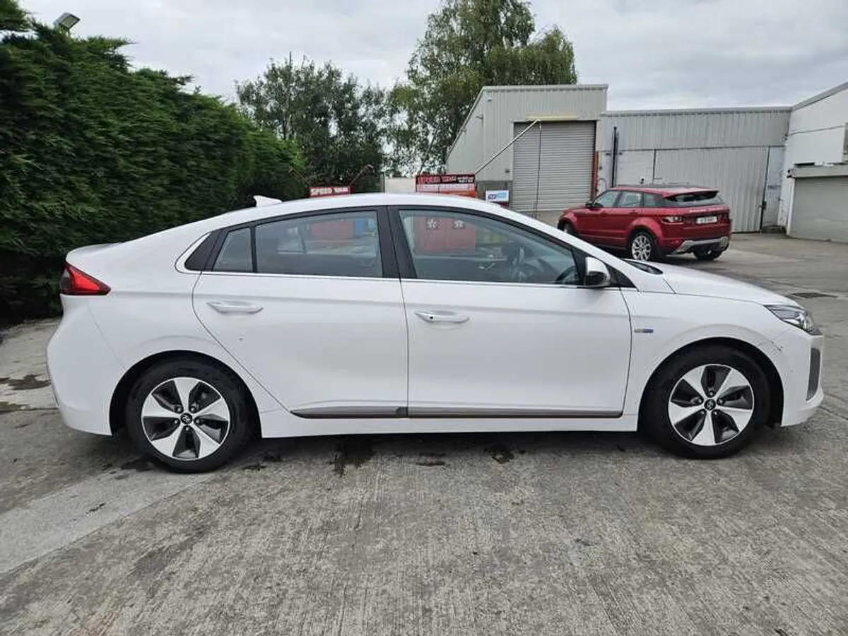 2017 Hyundai Ioniq - Image 3