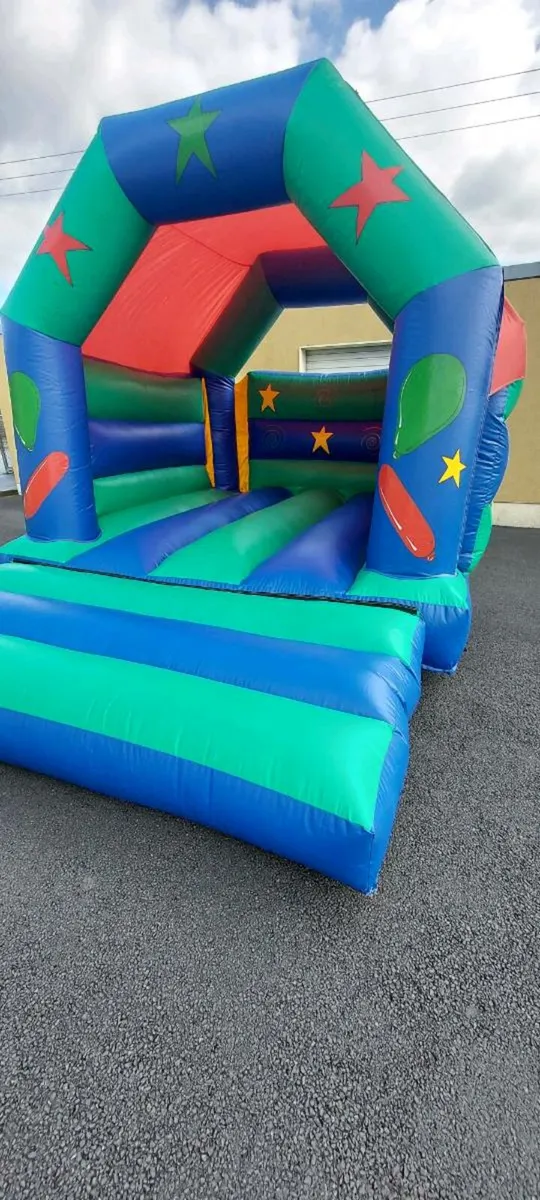 Bouncy castle - Image 2