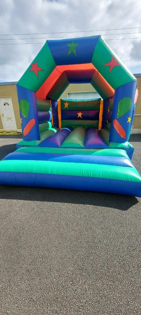 Bouncy castle - Image 1