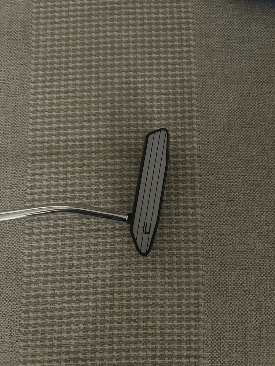 Left Handed Cobra King WideSport putter - Image 1