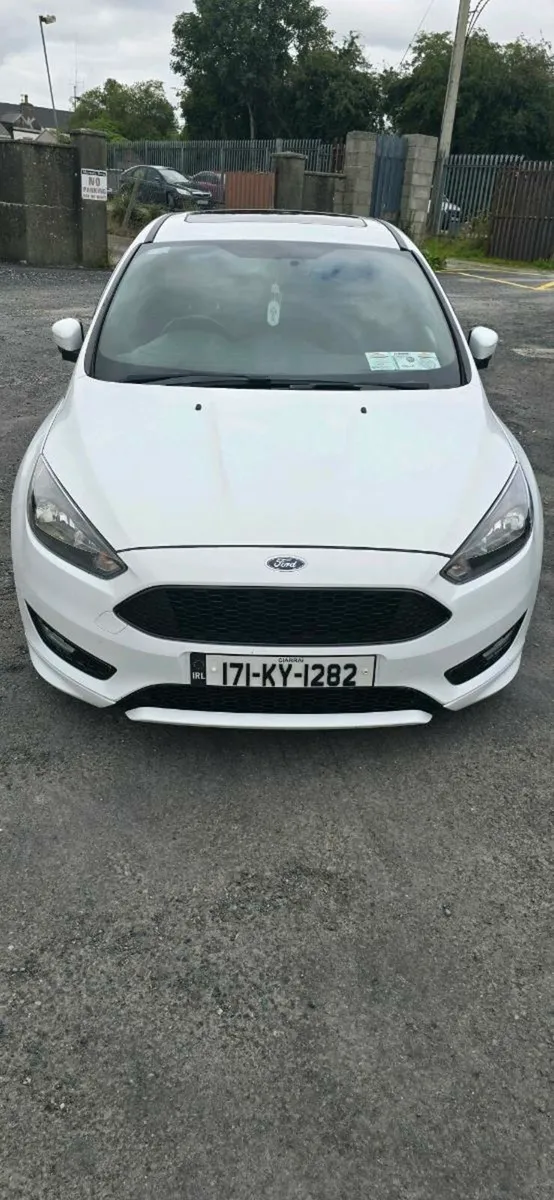 Ford focus ST-Line 2017 LOW MILEAGE - Image 2