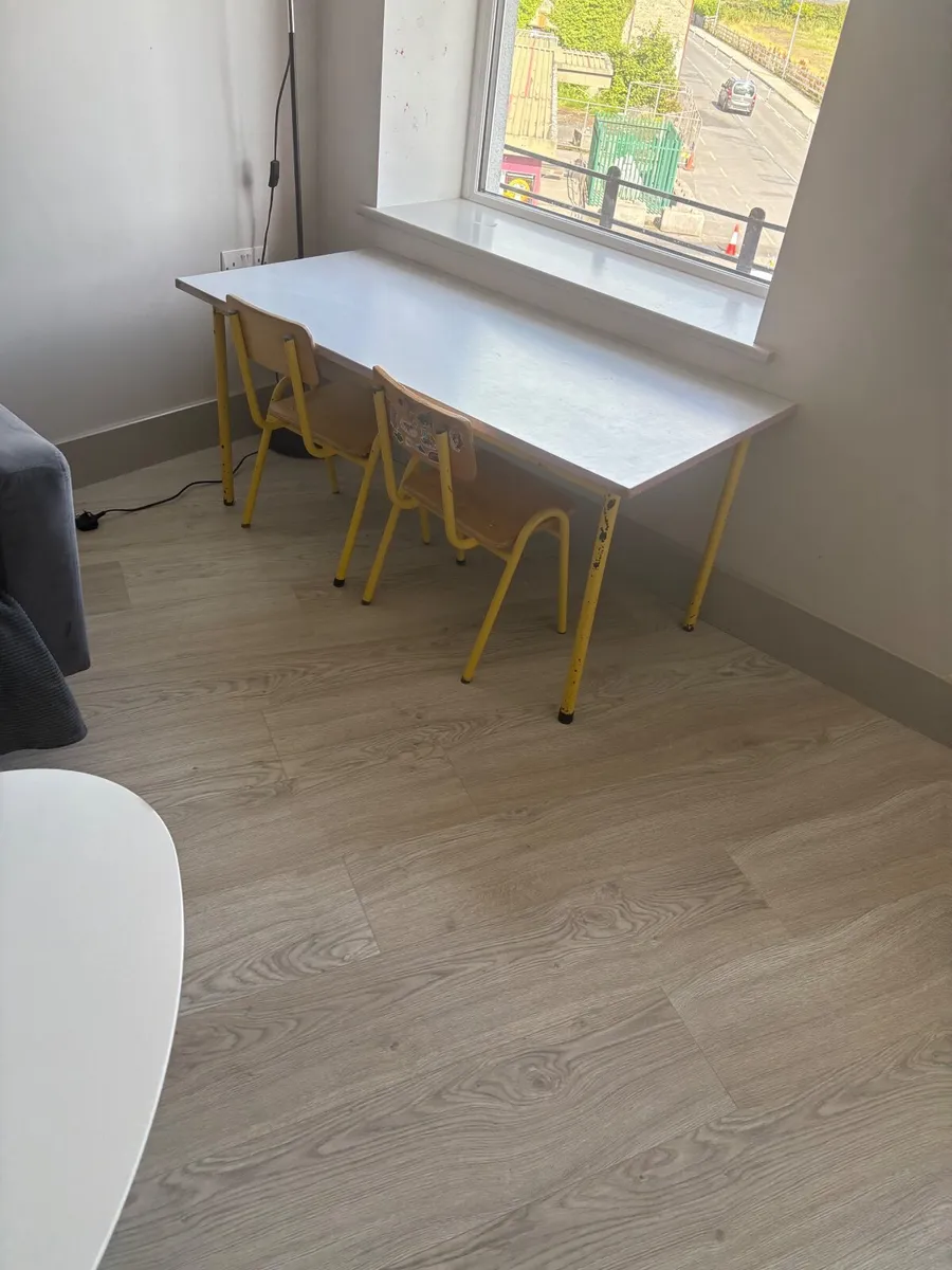 Kids Table with 2 Chairs