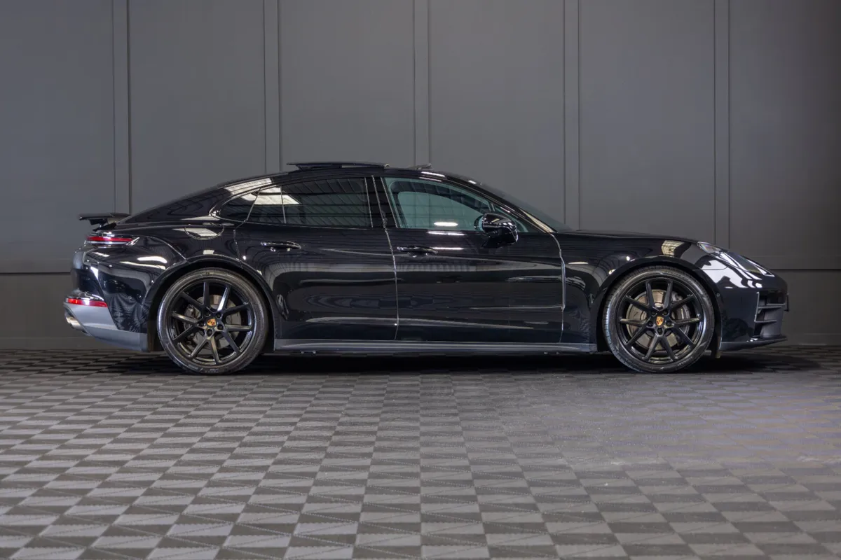 2024 Porsche Panamera 4 V6 E-Hybrid - Image 2