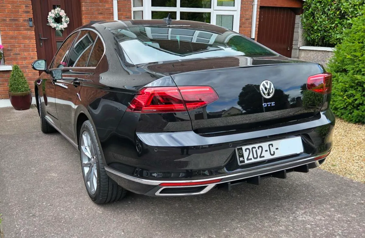 VW Passat GTE Advance - Image 2