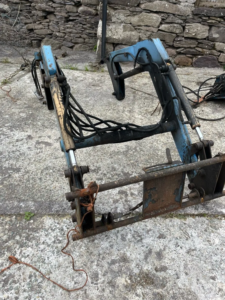 Tractor loader - Image 1