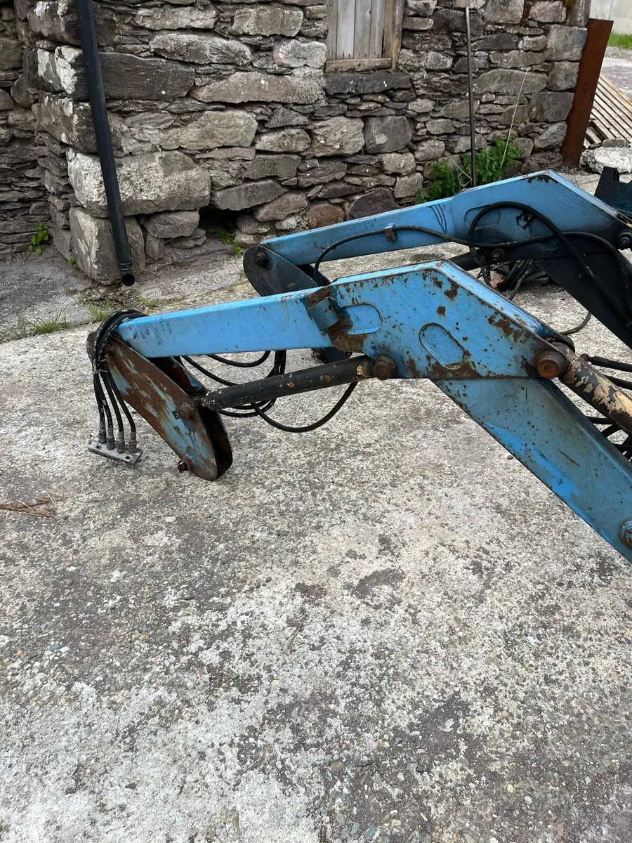 Tractor loader - Image 2