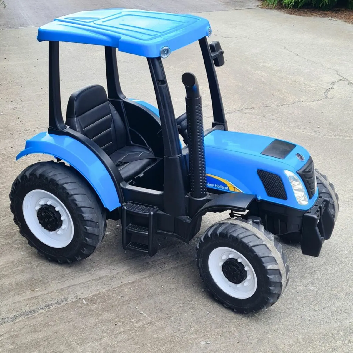 Kids New Holland T7 Tractor - Demo Model - Image 2