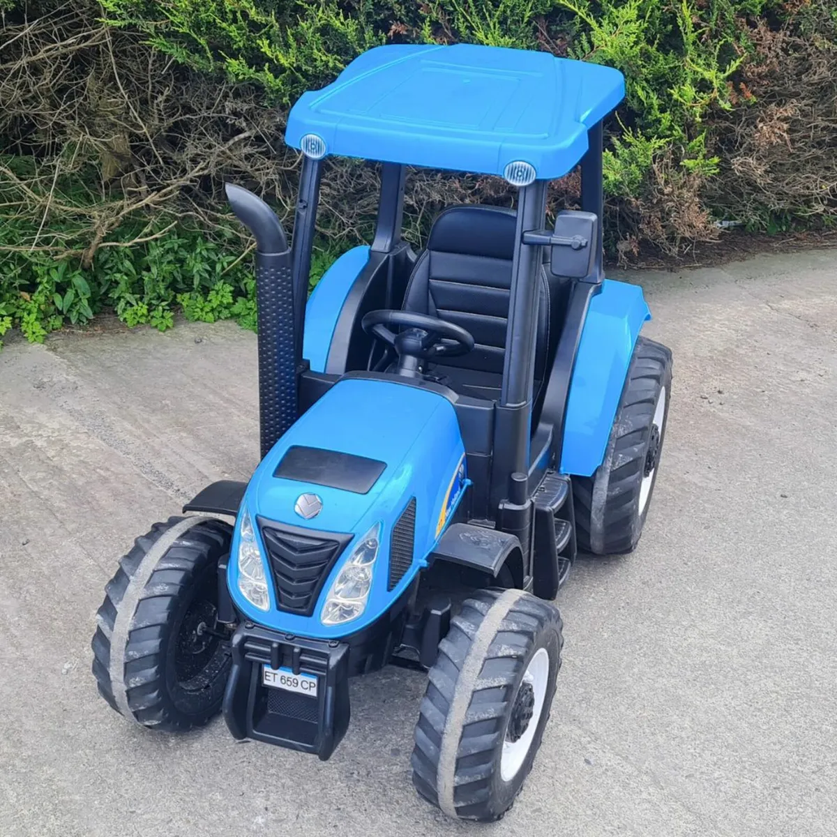 Kids New Holland T7 Tractor - Demo Model - Image 3