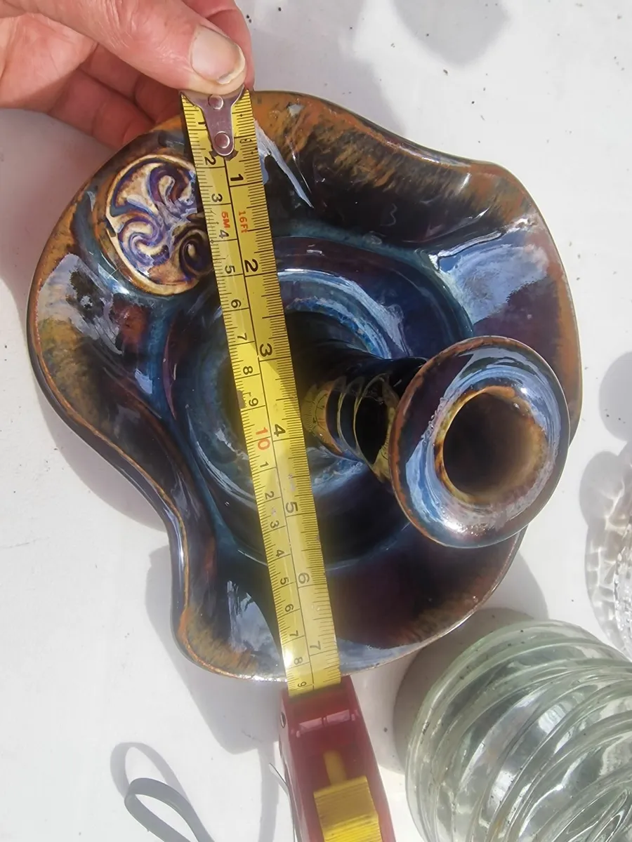 Colm de ris pottery. - Image 2