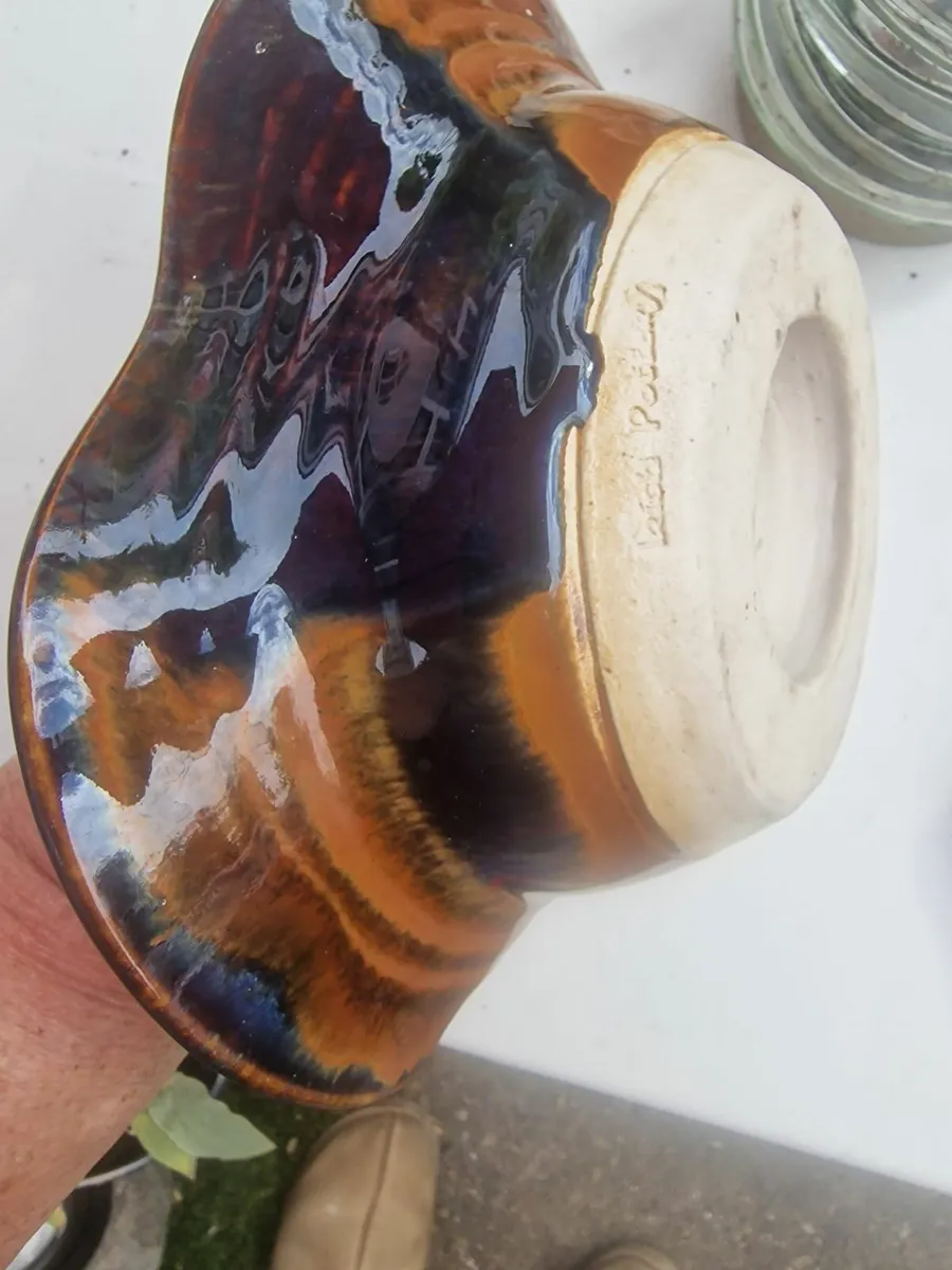 Colm de ris pottery. - Image 3