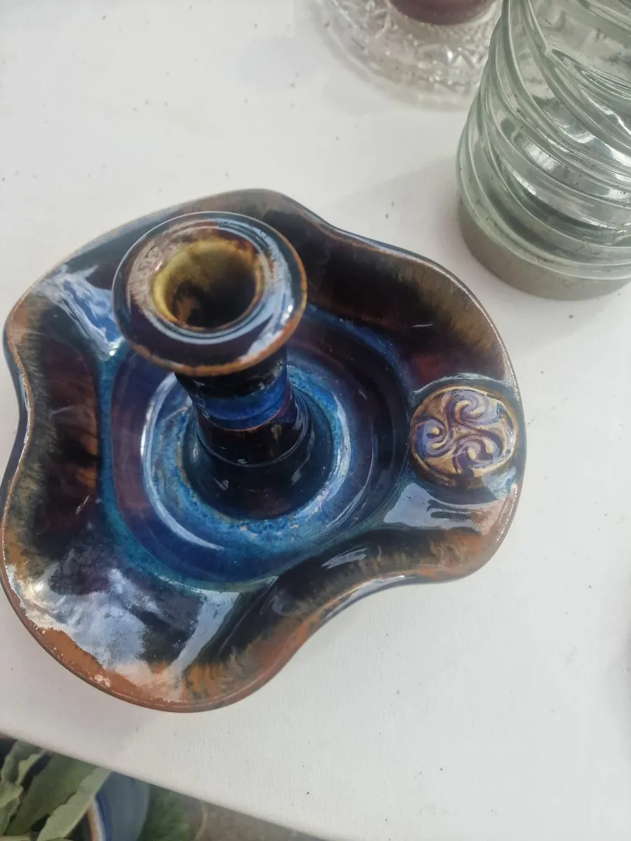 Colm de ris pottery. - Image 4