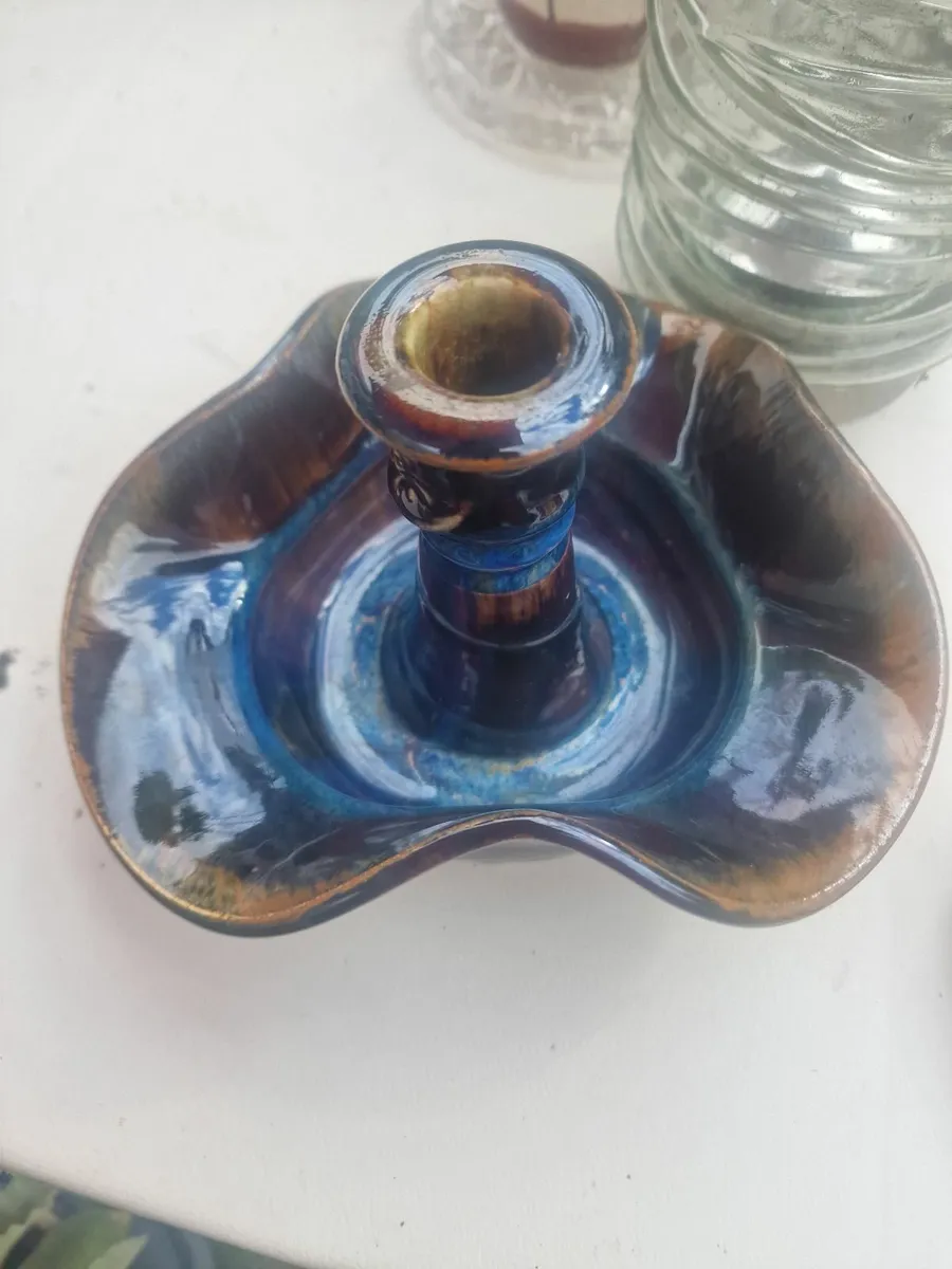 Colm de ris pottery. - Image 1
