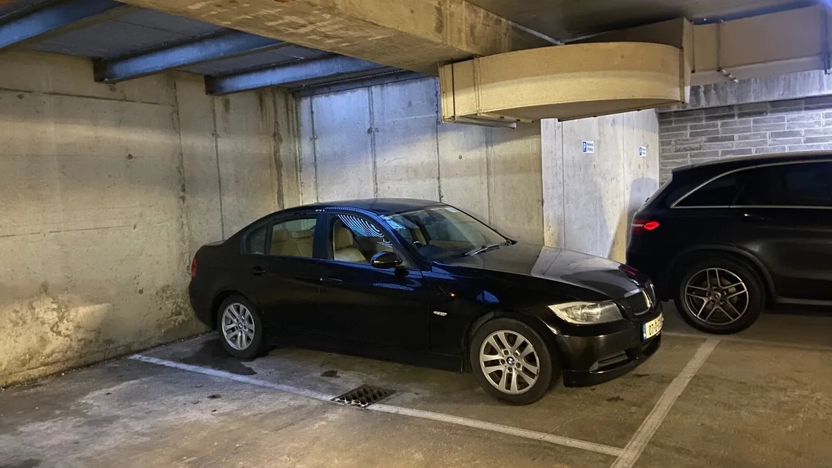 BMW 318 i - 2007 - Image 1
