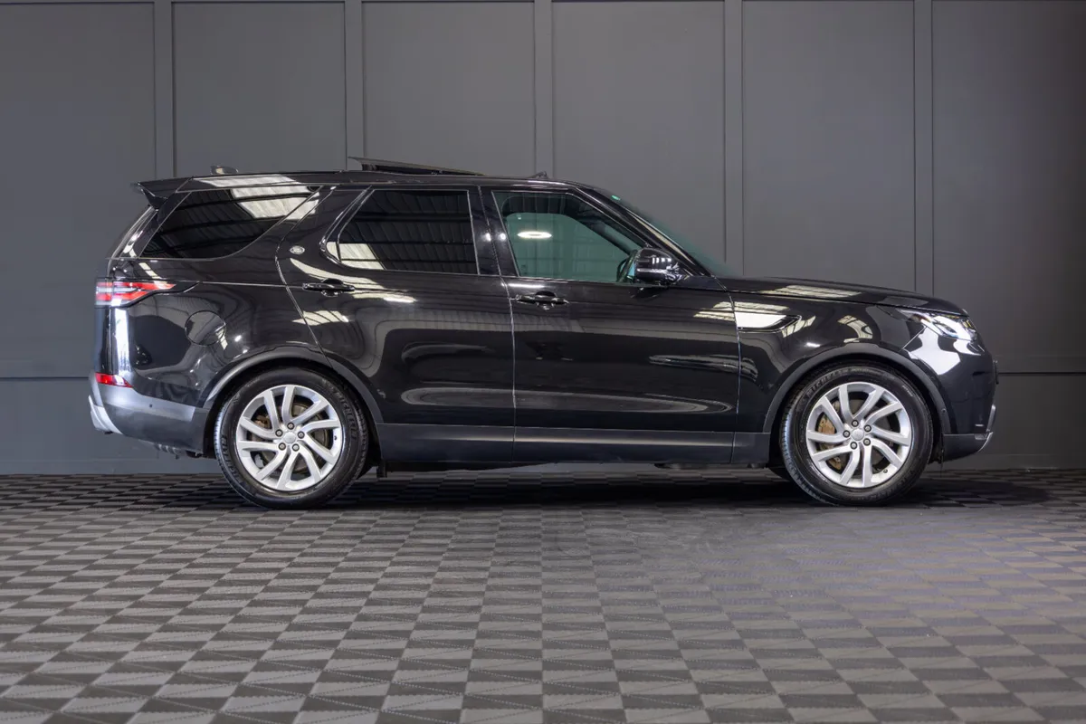 202 Land Rover Discovery 3.0 SDV6 HSE 7 Seater - Image 2