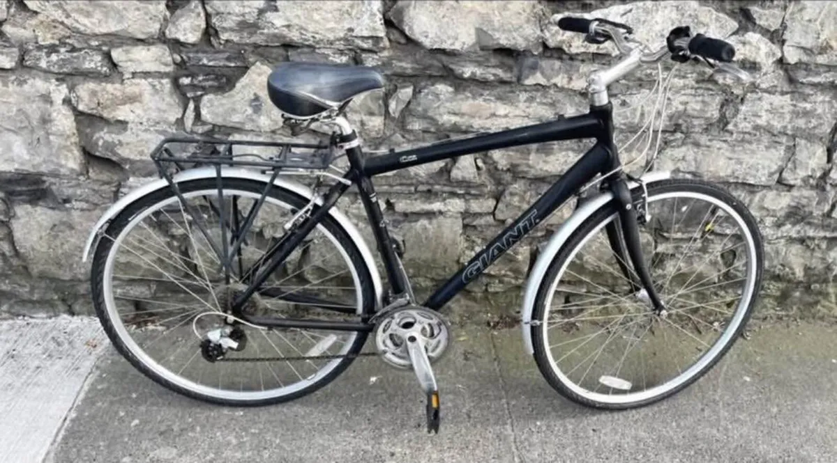 Giant hybrid bike - Image 3
