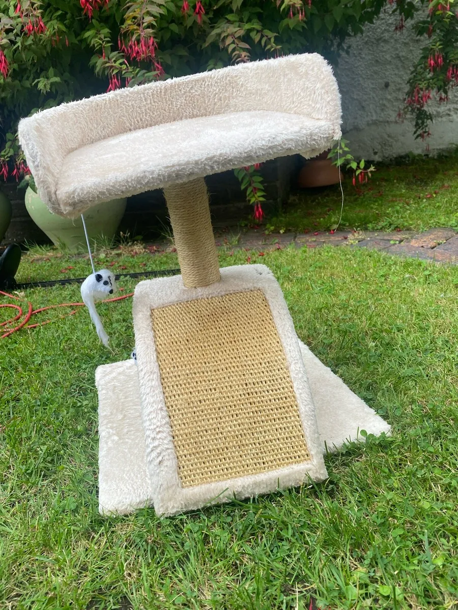 Cat tree and scratching post - Image 2