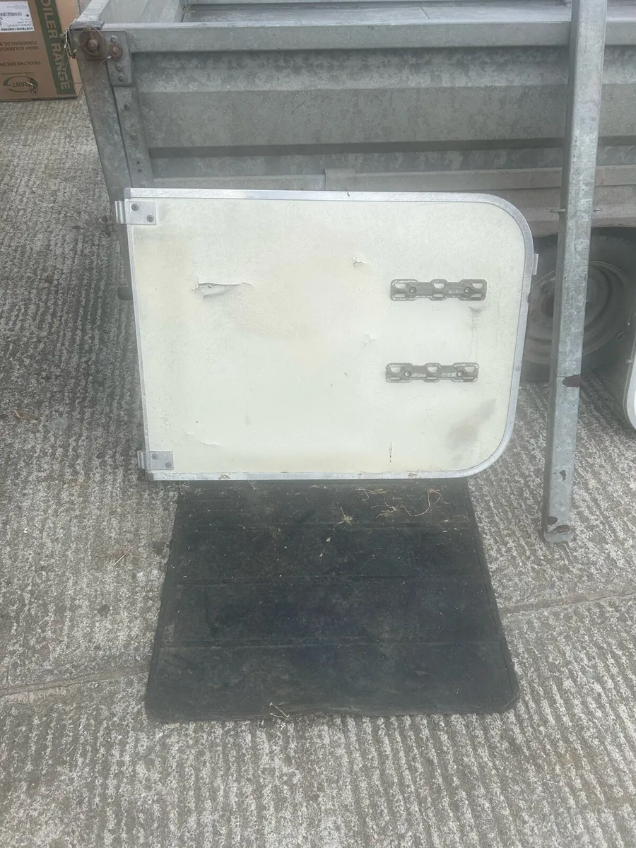 506 Ifor Williams HorseBox Partition - Image 2