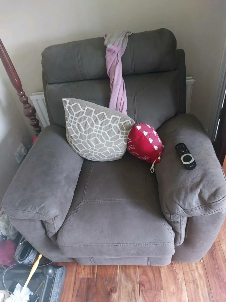 3 Sitting Room Seat - Image 1