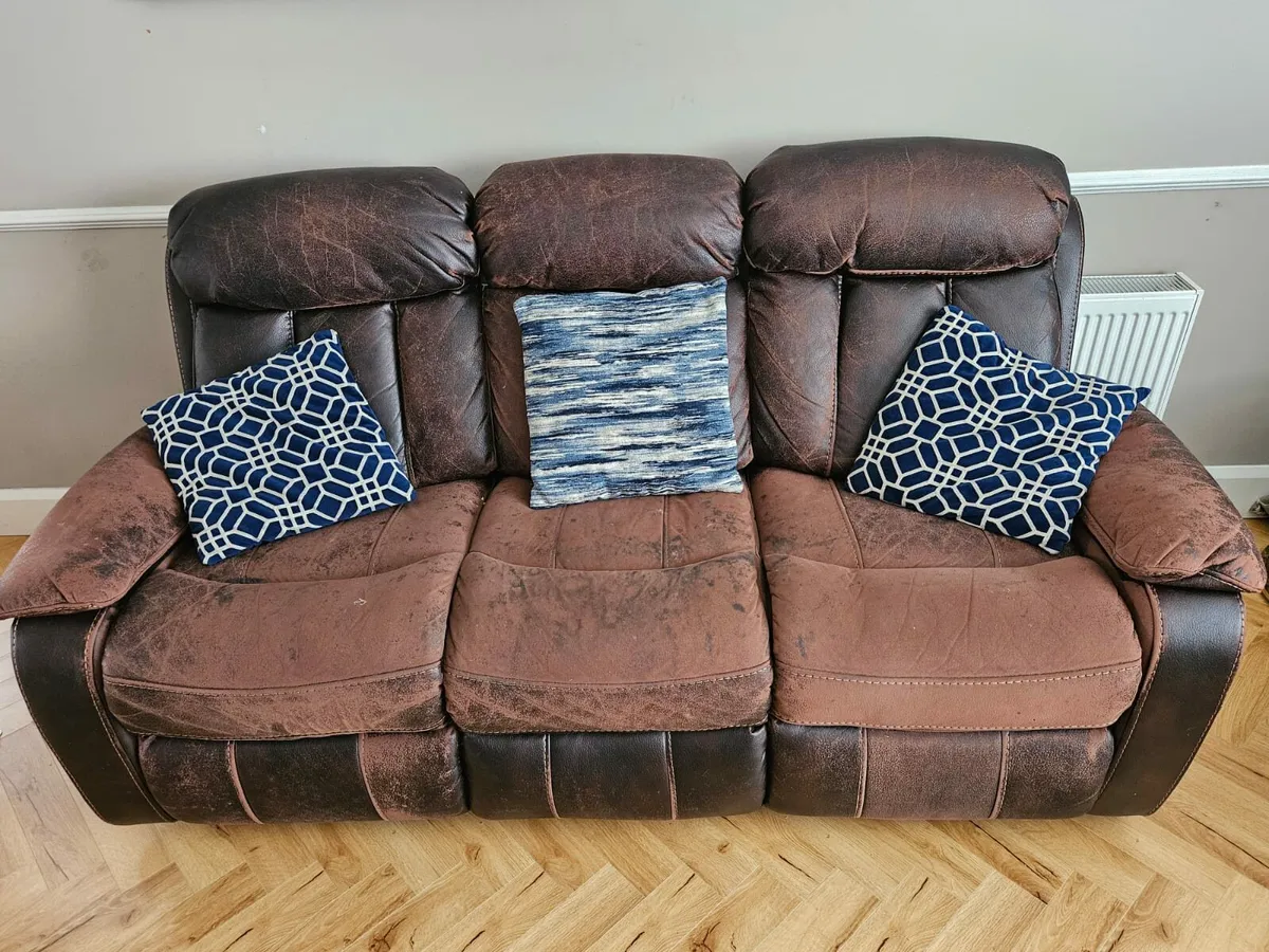 Recliner 3 seater couch and 2 Recliner chairs - Image 1