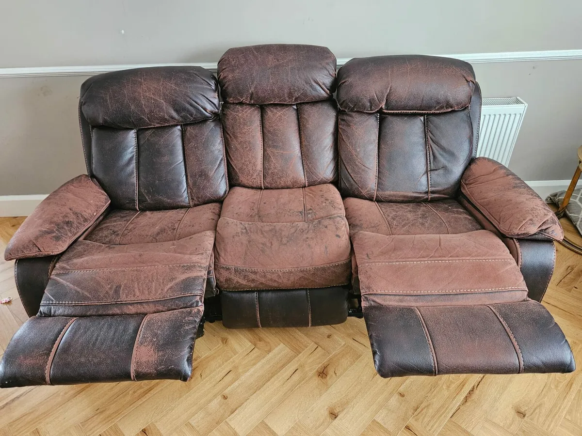 Recliner 3 seater couch and 2 Recliner chairs - Image 2