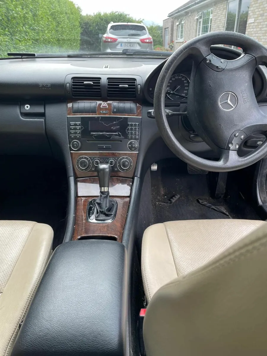 Mercedes-Benz C-Class 2006 - Image 3
