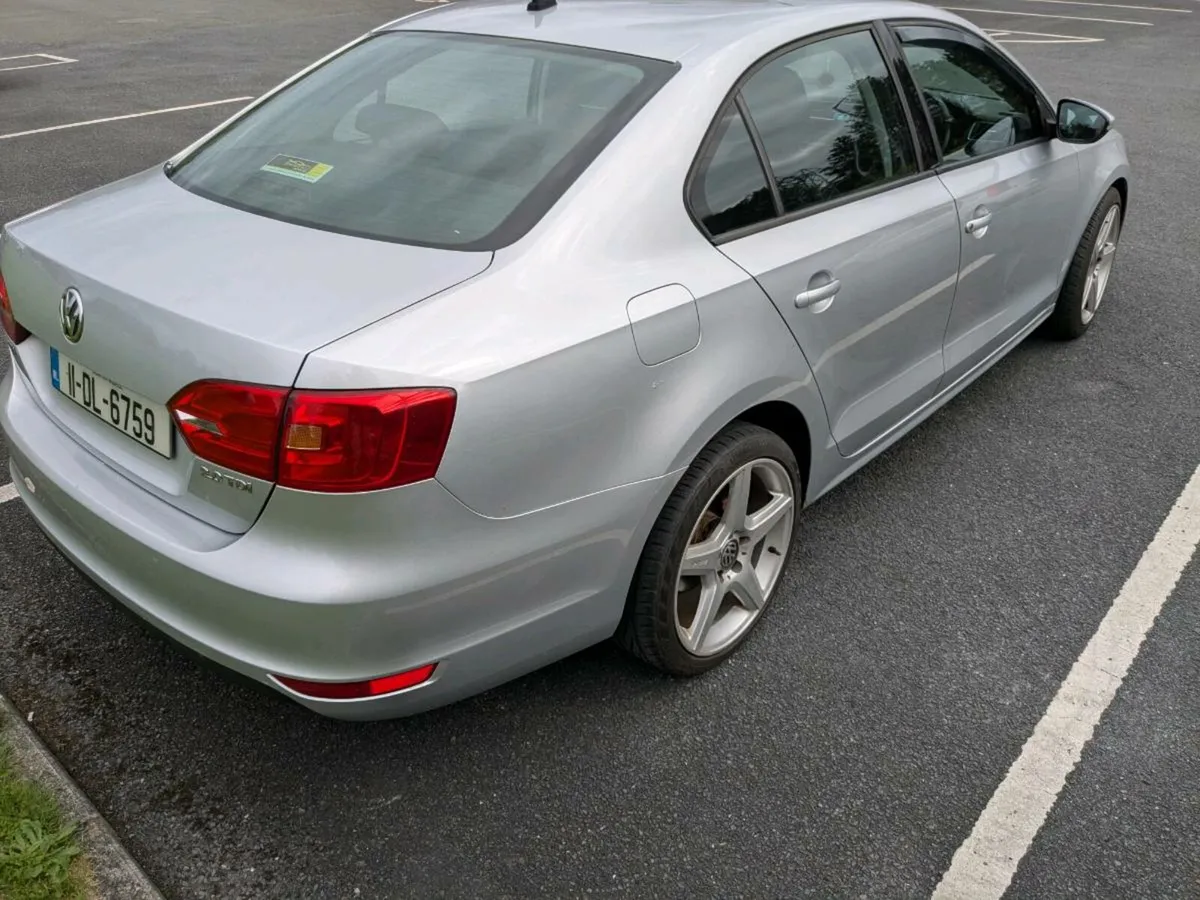 Volkswagen Jetta - Image 4