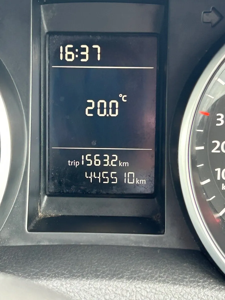 Volkswagen Golf 2010 - Image 2
