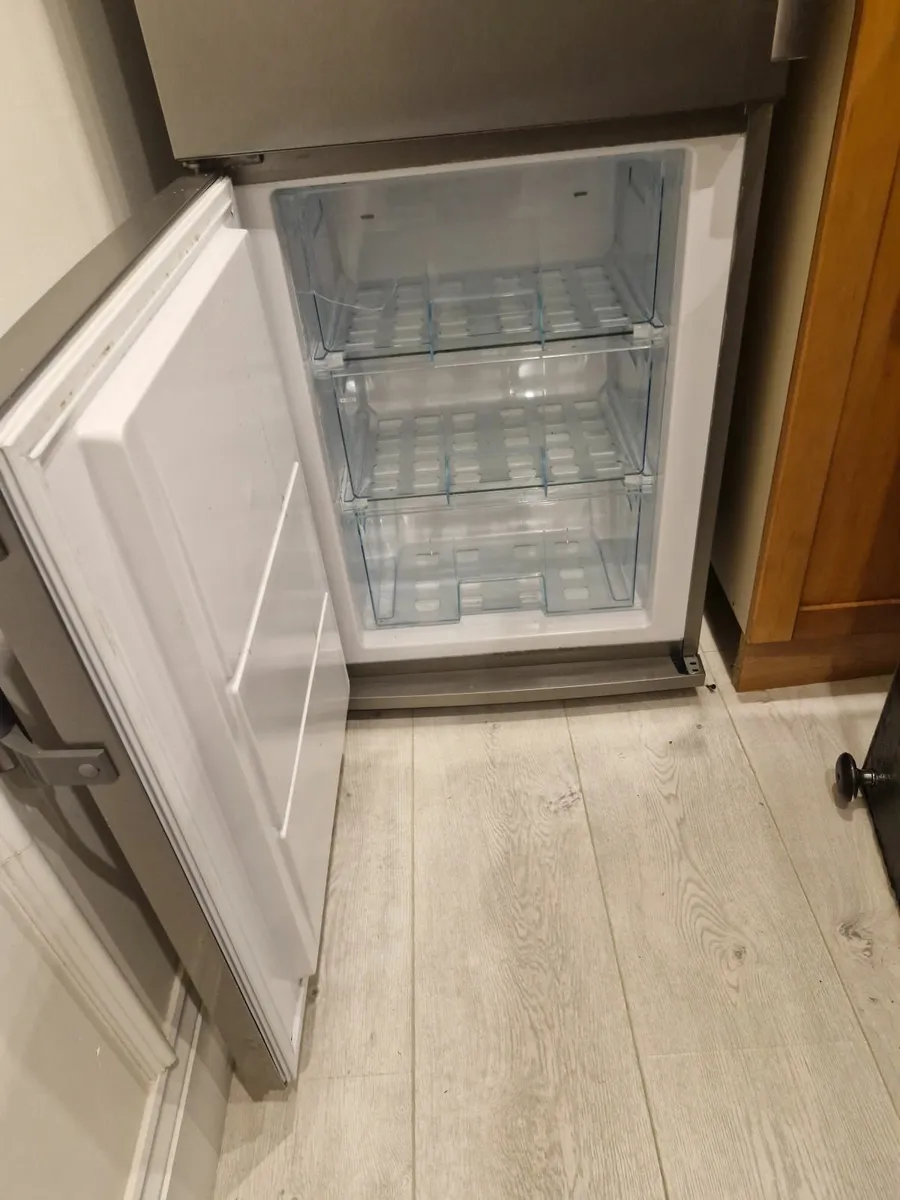 Fridge freezer - Image 4