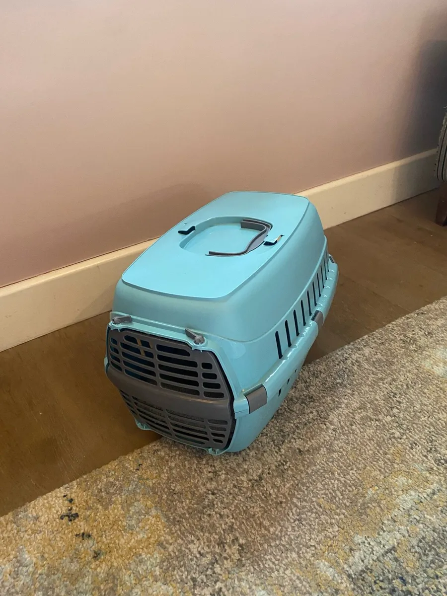 Cat  carrier - Image 1