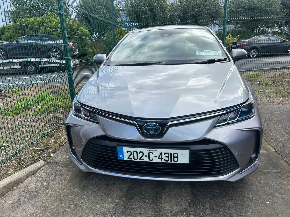 Toyota Corolla  automatic   hybrid - Image 2