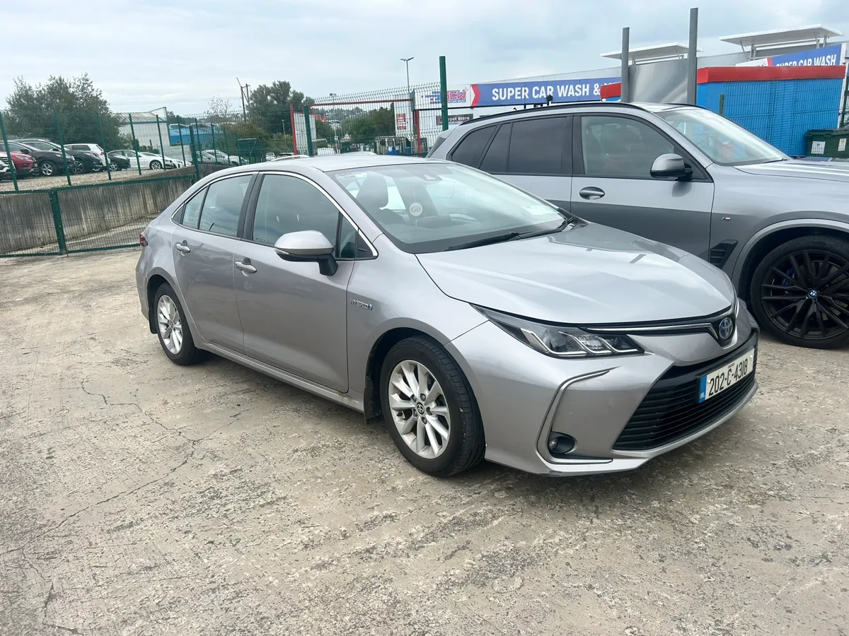 Toyota Corolla  automatic   hybrid - Image 4