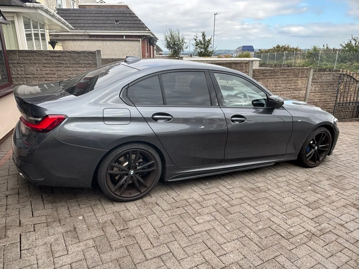 BMW M-sport 330e 74.5km 4months BMW Warranty left - Image 4