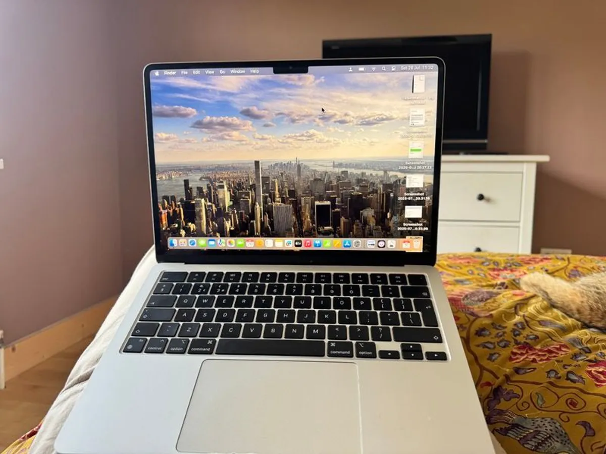 MacBook Air M2 250gb - Image 1