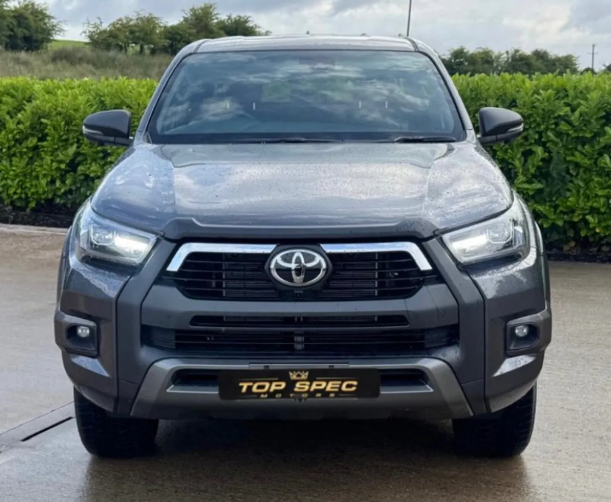 2025(252) Toyota Hilux Invicible X Auto Double Cab - Image 4