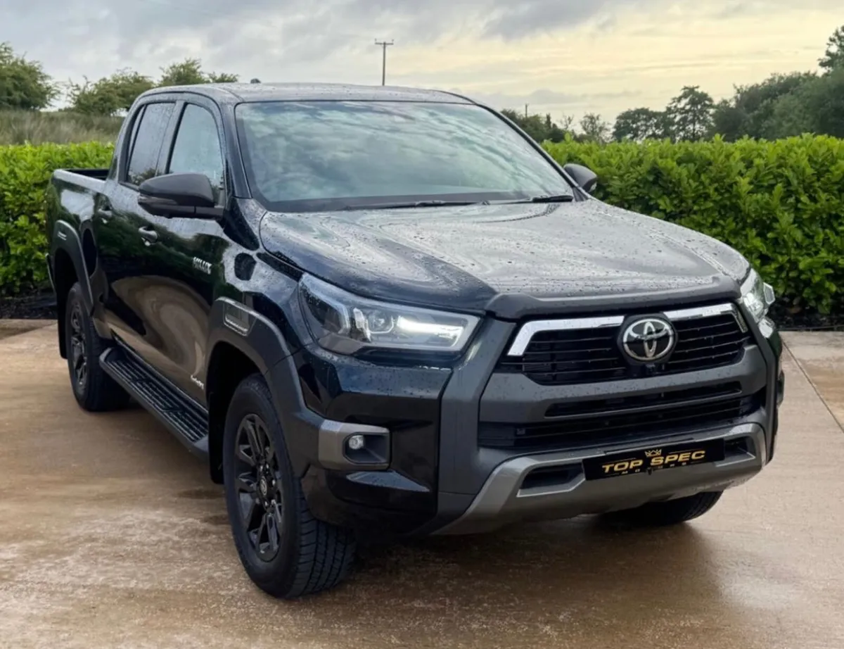 2025(252) Toyota Hilux Invicible X Auto Double Cab - Image 1