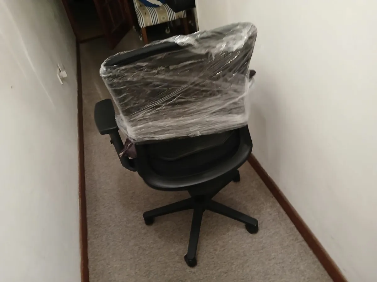 Office chair new/&desk..new..delivered - Image 1