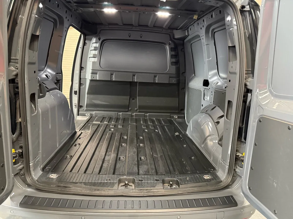 Volkswagen Caddy 2023 - Image 4