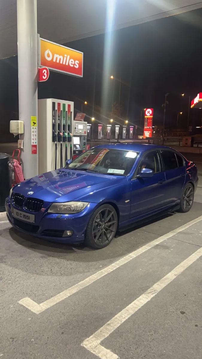 BMW 3-Series 2010 - Image 4