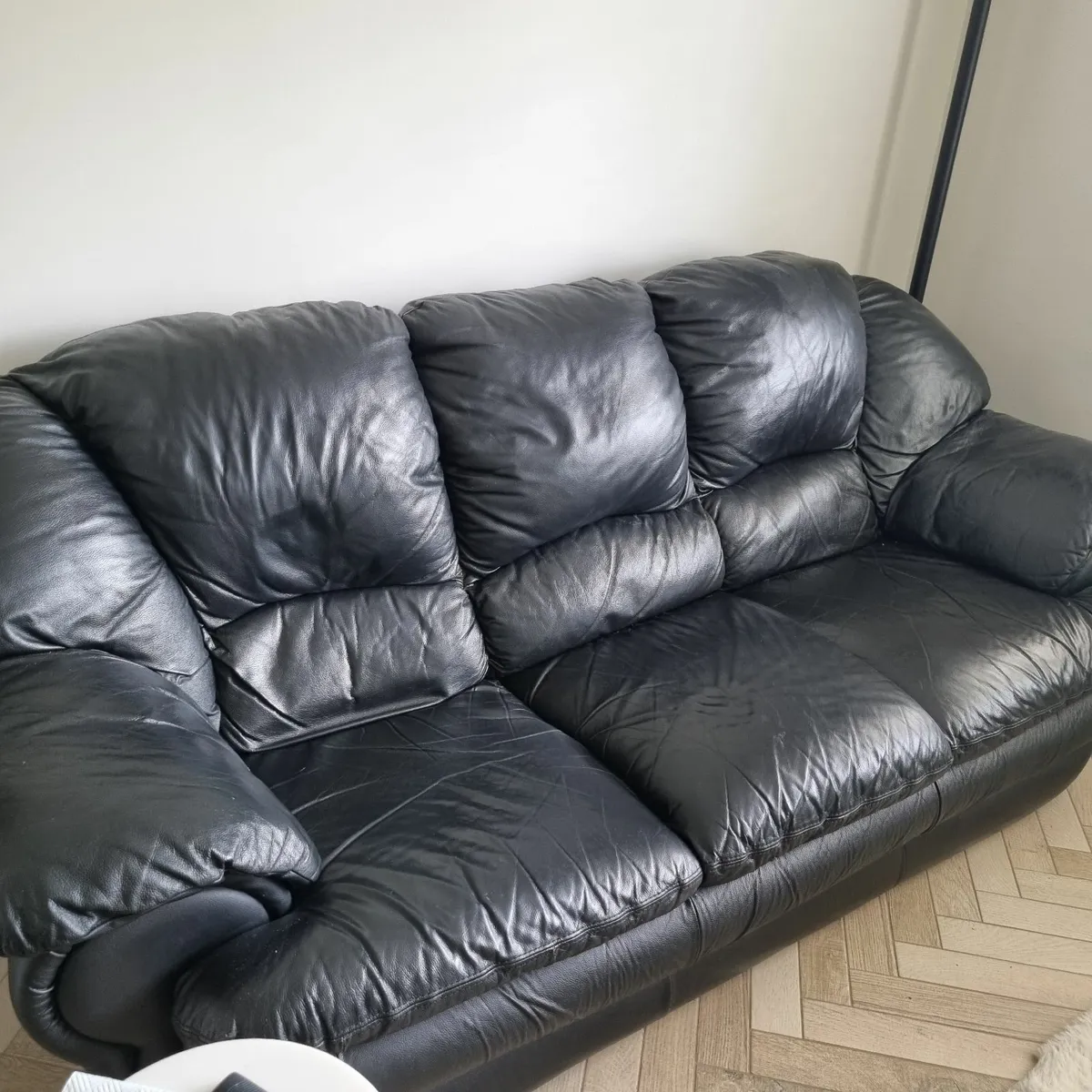 Leather couch - Image 1
