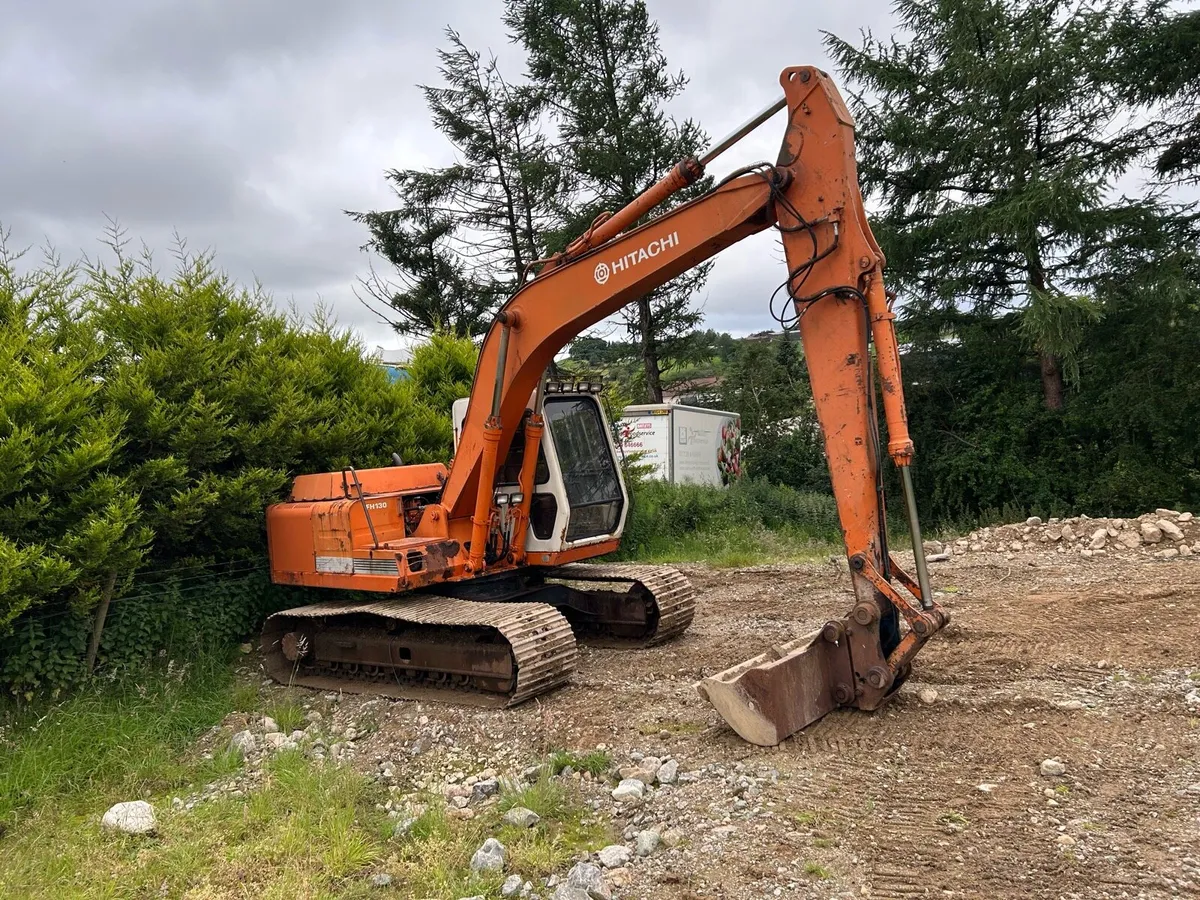 Hitachi FH130-3 13 Ton Digger - Image 1