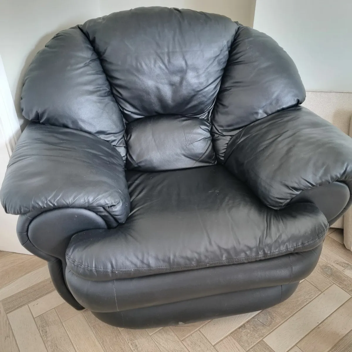Leather couch - Image 3